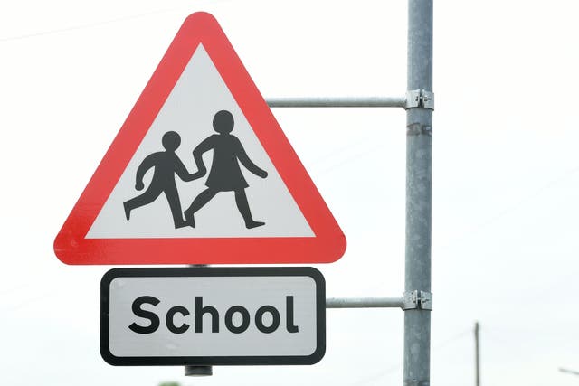 Primary schools to ban cars parking at the school gates