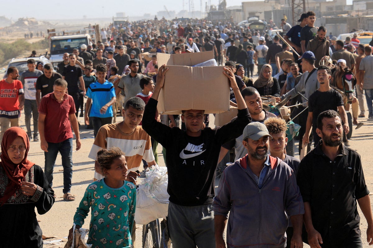 Chaos at Gaza aid site as thousands rush for food and Israeli troops fire warning shots
