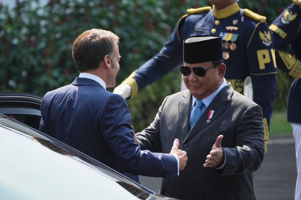Indonesian and French leaders meet for defense and trade talks