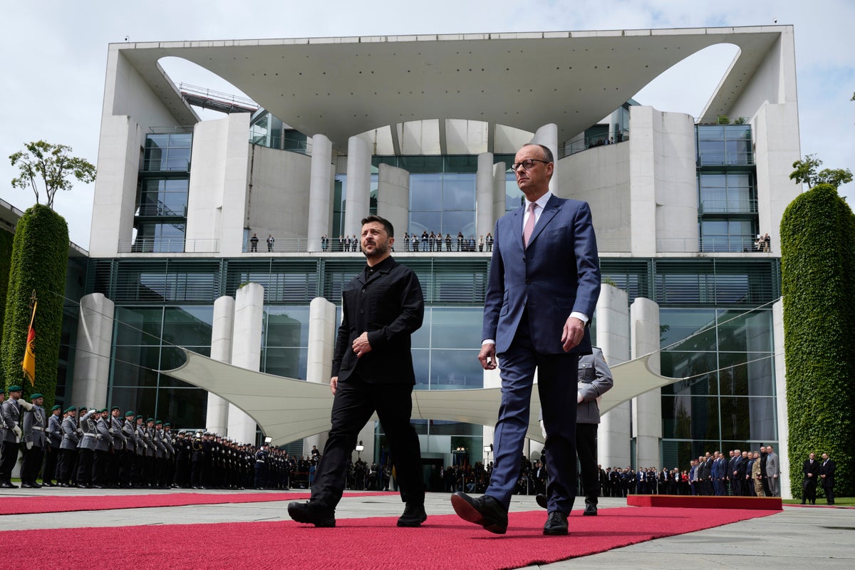 AP PHOTOS: Zelenskyy in Berlin seeking more support for Ukraine defense as Russian attacks intensify