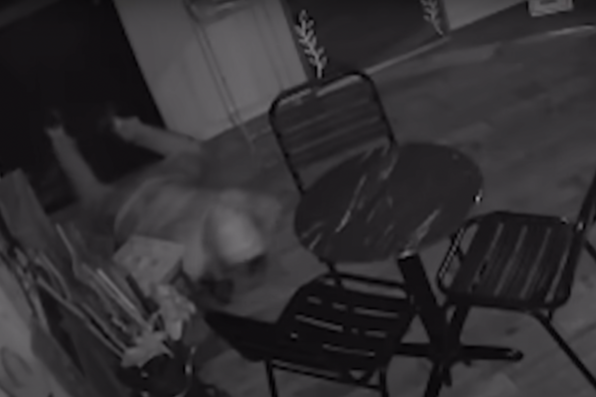 Moment thieves break into jewelry shop to steal $2m by cutting a hole in the wall through neighboring candy store