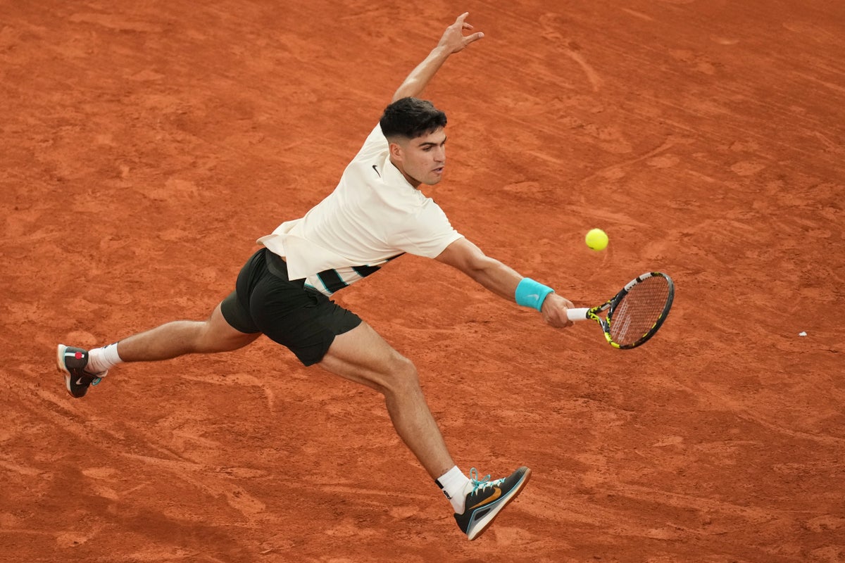 Carlos Alcaraz vs Ben Shelton LIVE: French Open latest score and updates with Iga Swiatek struggling