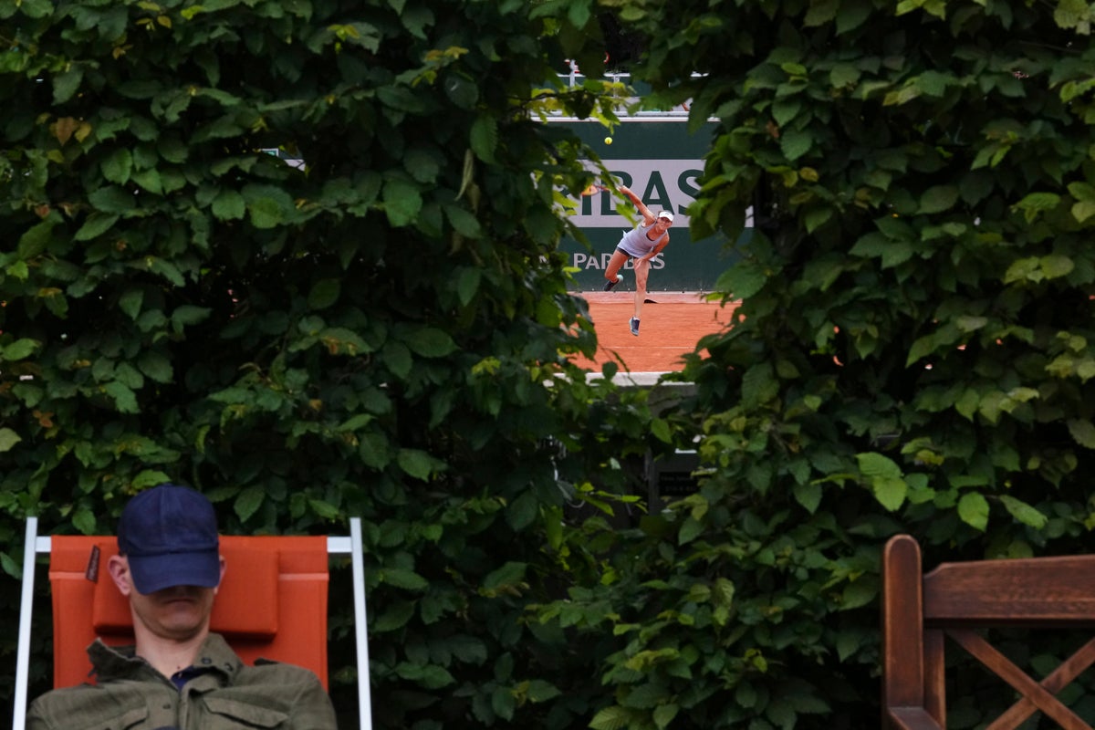 AP PHOTOS: Highlights from the second round of the French Open tennis tournament