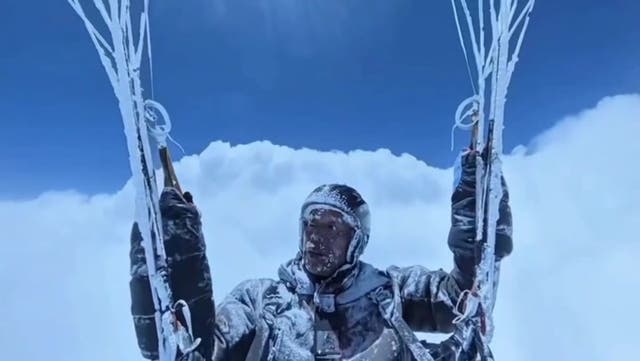 <p>Chinese paraglider survives accidentally flying near height of Mount Everest
</p>