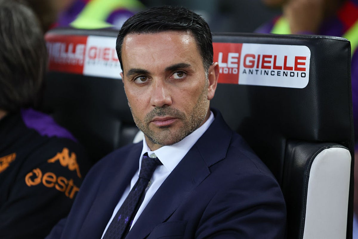 Fiorentina manager sees contract terminated three weeks after signing extension
