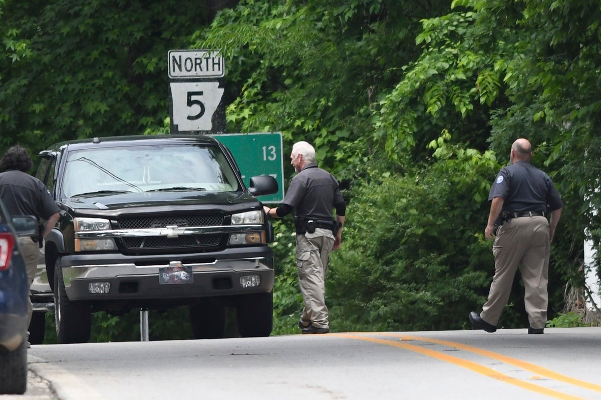 Bloodhounds hunting 'Devil in the Ozarks' fugitive are seen as key part of manhunt