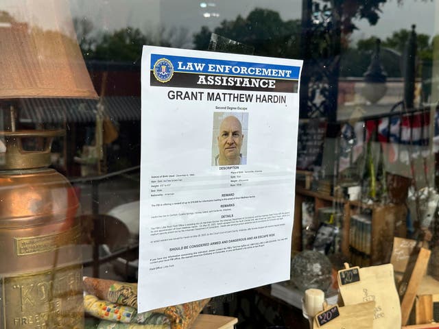 <p>A flier looking for Grant Hardin hangs on the glass of a business, Thursday, May 29, 2025, in downtown Calico Rockt, Ark. (AP Photo/Nicholas Ingram)</p>