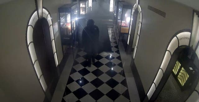 <p>Burglar triggers smoke grenades at Claridge’s Hotel in £190k jewellery heist attempt</p>