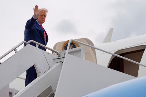 <p>President Donald Trump boards Air Force One</p>