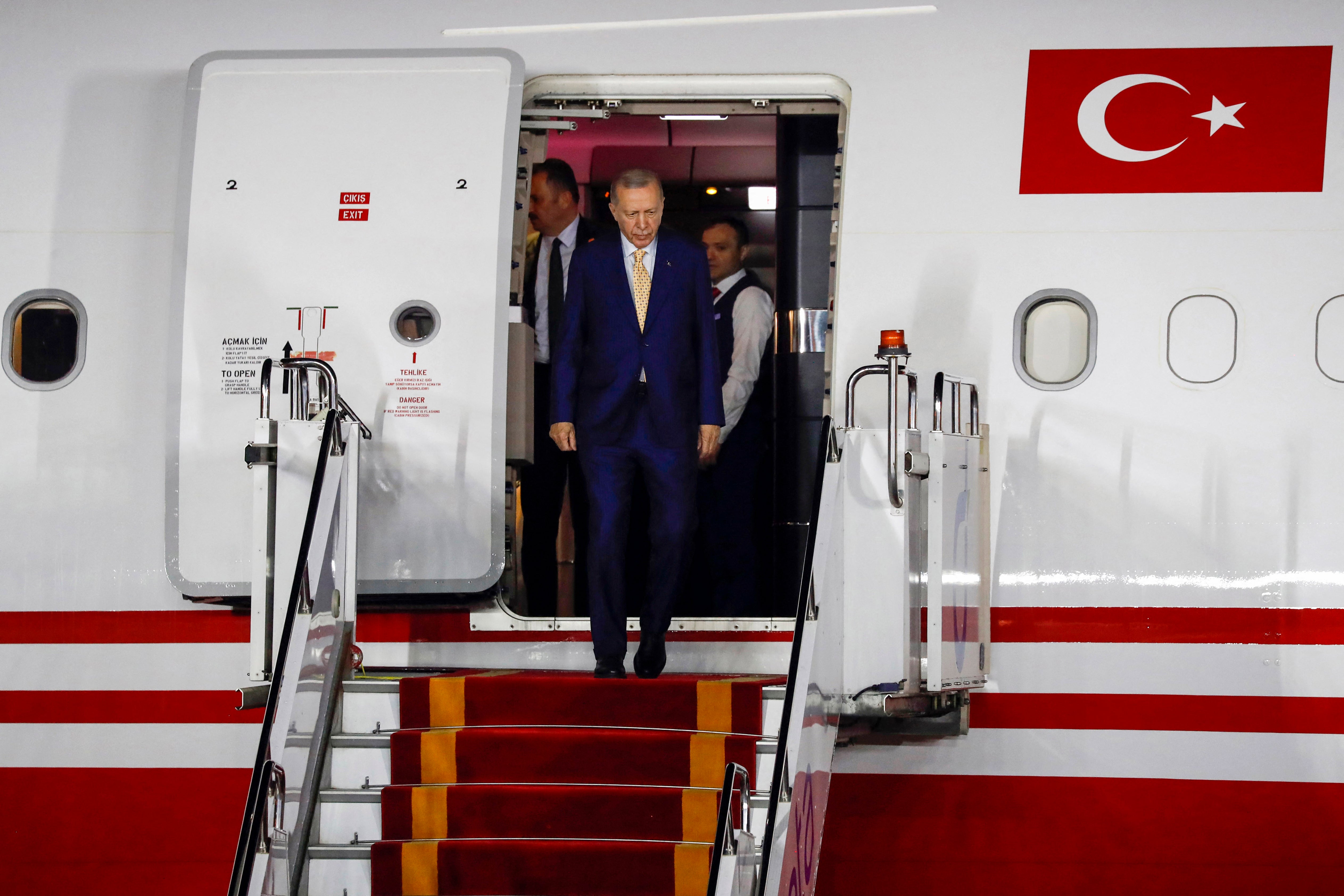  Turkish president Recep Tayyip Erdogan disembarks from his plane