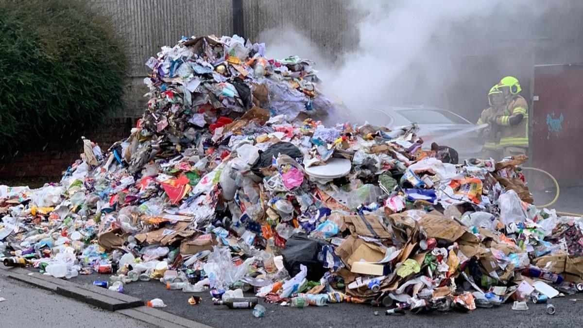 Disposable vapes have been linked to bin lorry fires