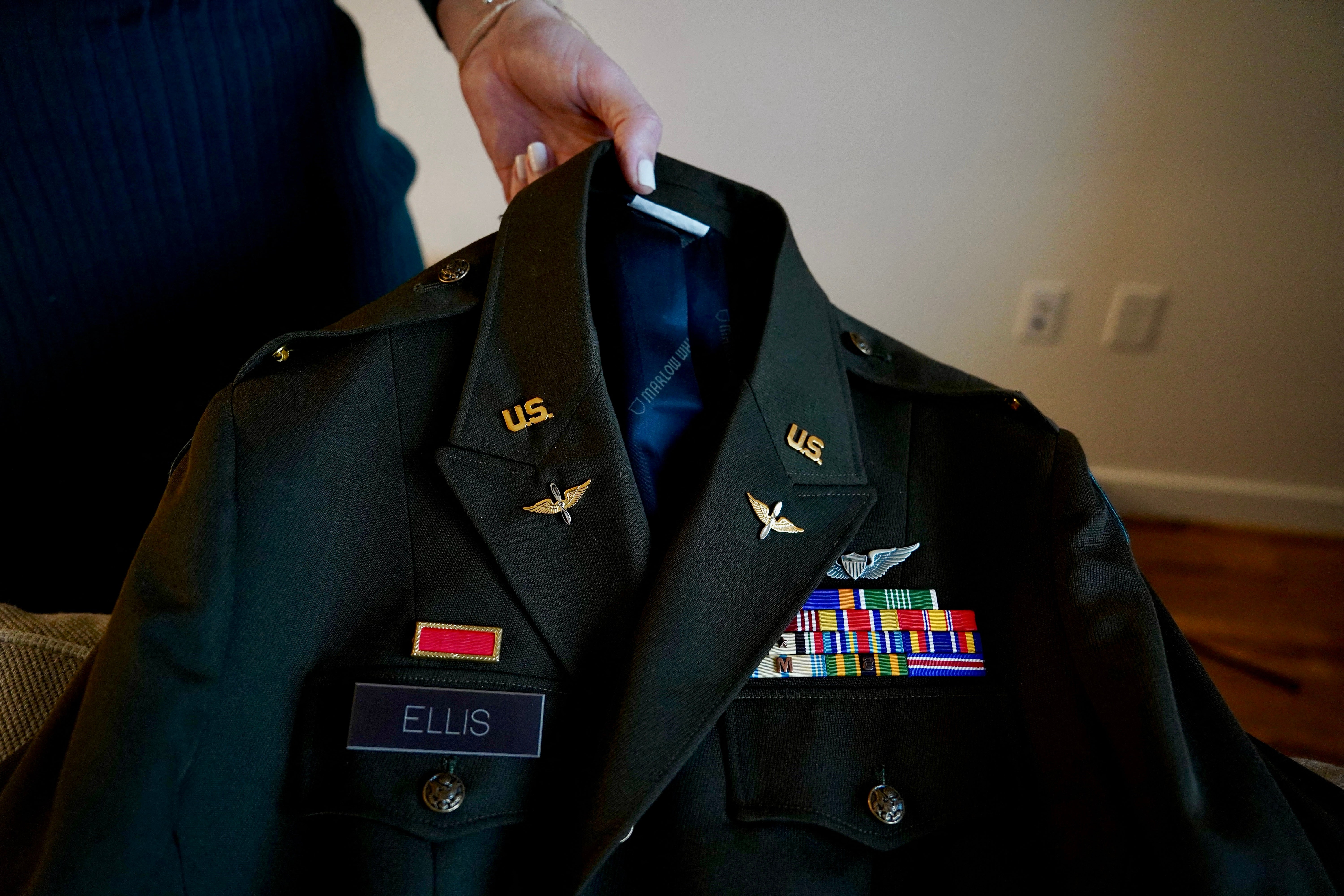 Transgender service members have to voluntarily leave active duty by June 6, according to new guidance