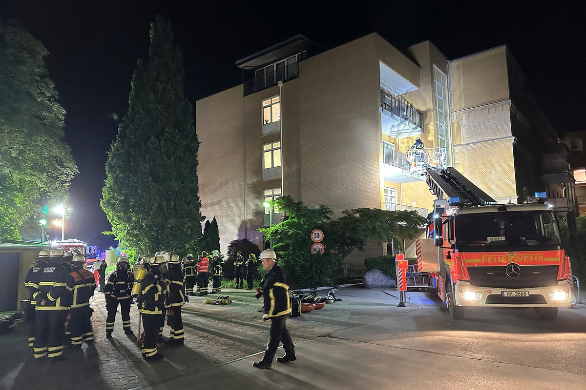 3 patients are killed in a fire that broke out at a hospital in the German city of Hamburg