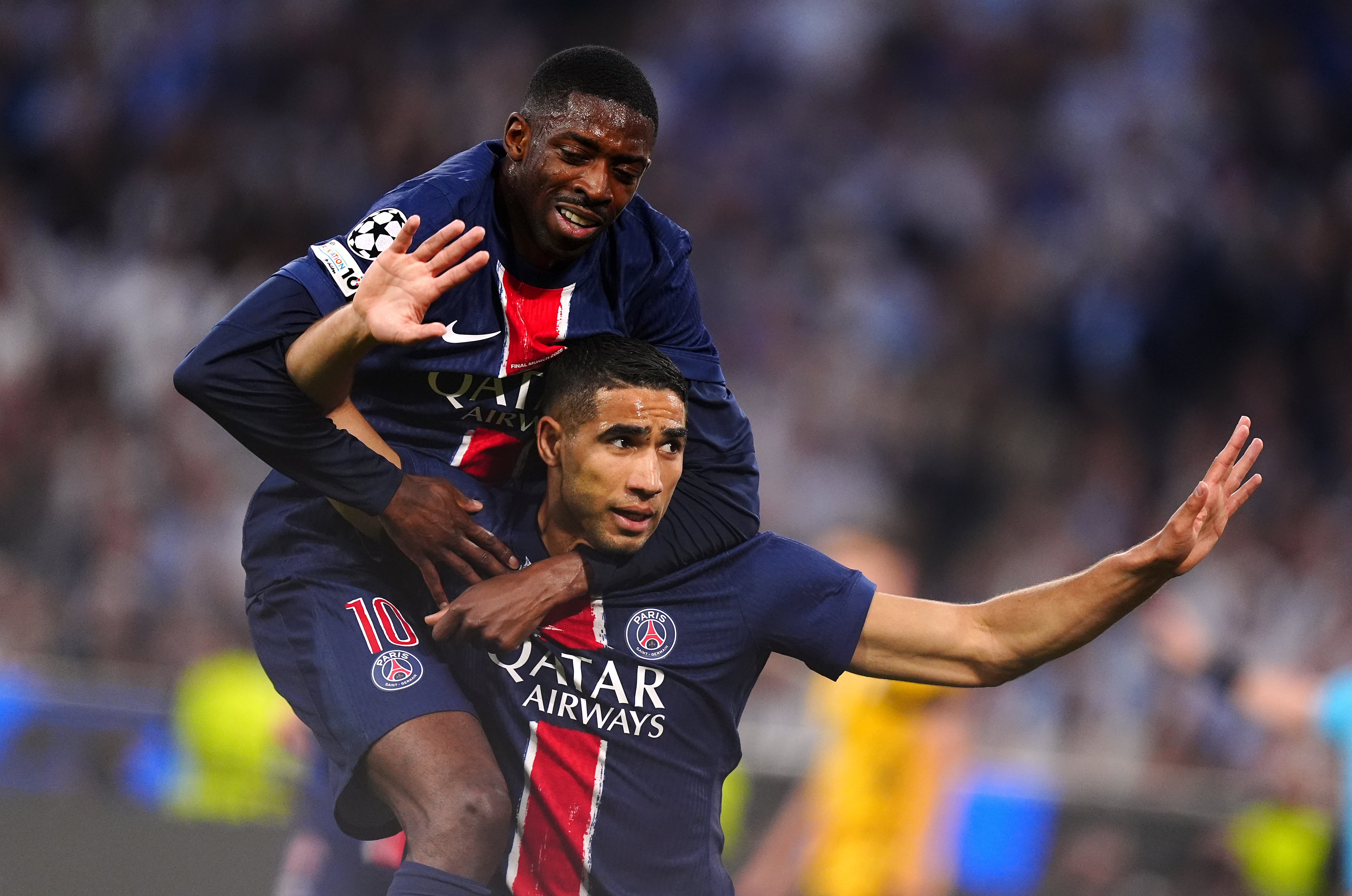 Ousmane Dembele (à esquerda) não marcou, mas foi excelente ao longo