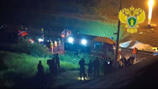 Rescue teams continue to examine damaged huts and locomotive drivers after collapse the road bridge, and the subsequent disorder of the passenger train in the Russian Bryansk region