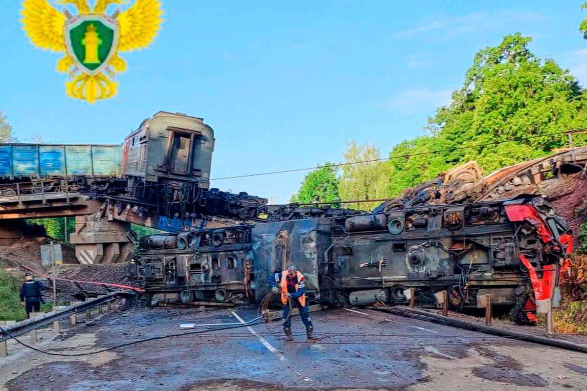 Ukraine-Russia war latest: Seven dead after Russian bridges collapse as ‘saboteurs hit’ Putin’s rail network Ukraine-Russia war latest: Seven dead after Russian bridges collapse as ‘saboteurs hit’ Putin’s rail network