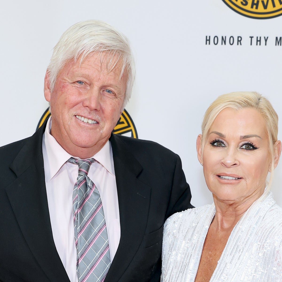 Country star Lorrie Morgan 'devastated' after sixth husband dies of cancer at 72 | The Independent