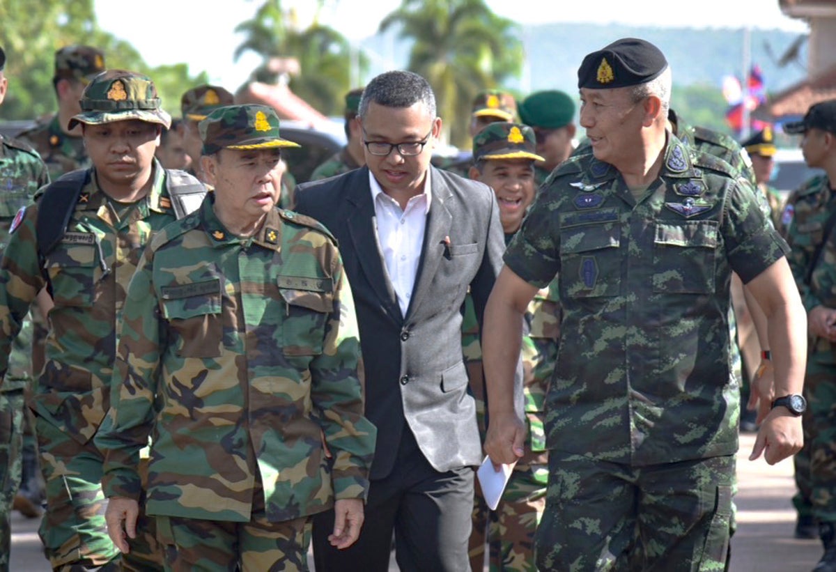 Tough talk drags on in Cambodia-Thailand border standoff. But tensions  appear to be easing | The Independent