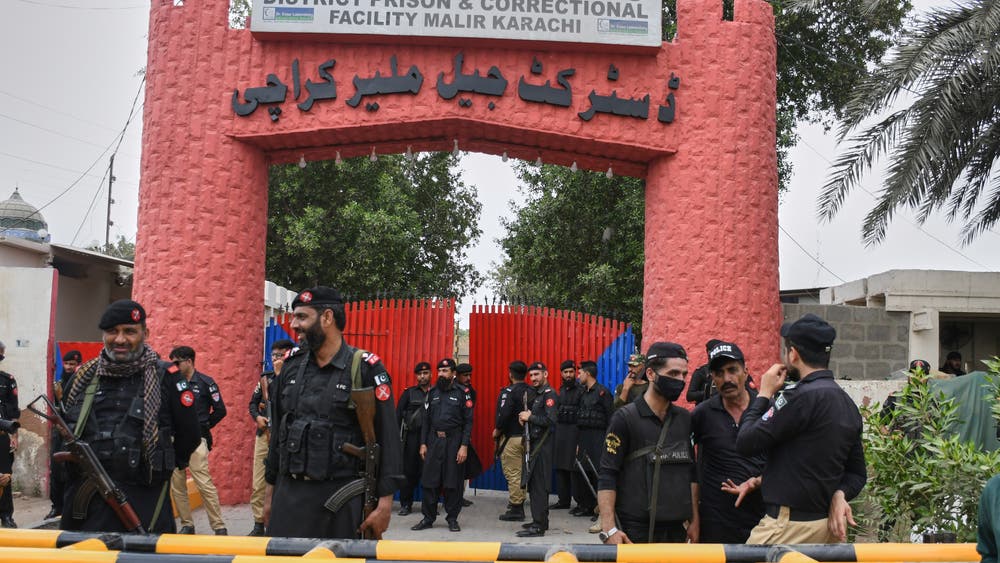 Over 100 inmates escape from a Pakistan prison after an earthquake ...