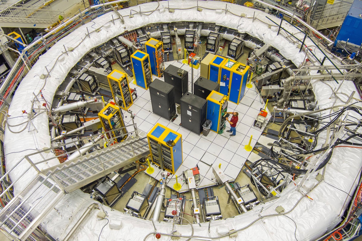 A long-running experiment finds a tiny particle is still acting weird