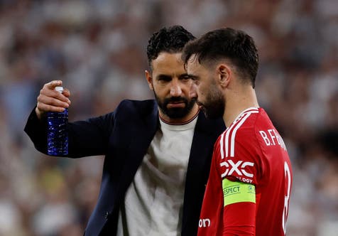 <p>Fernandes revealed that Man Utd boss Ruben Amorim asked him to stay at the club</p>
