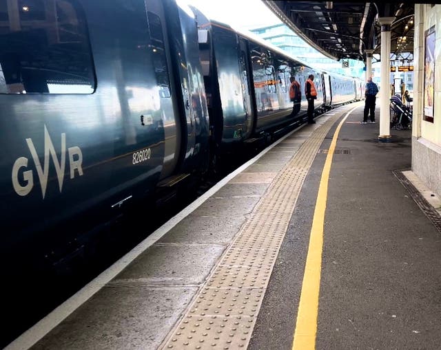 <p>How much? GWR express at Bristol Temple Meads, soon to be leaving to London Paddington</p>