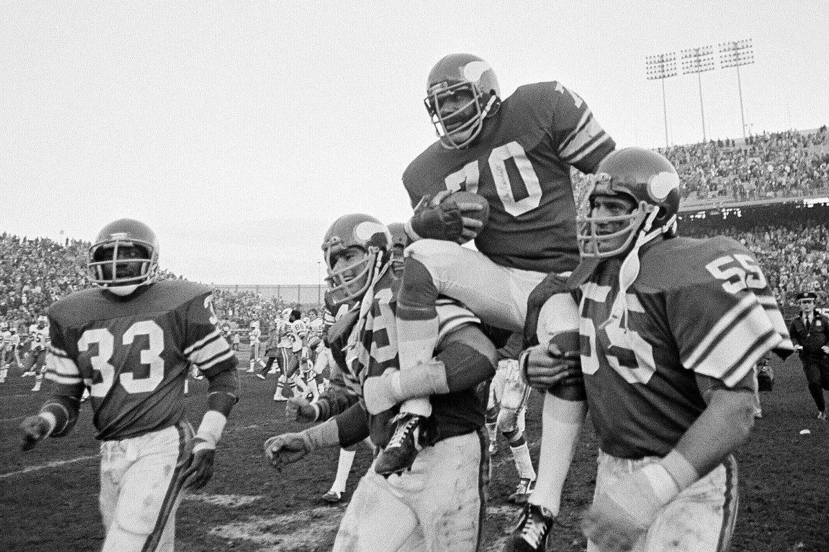 Vikings' Purple People Eater Jim Marshall, the 'all-time iron man,' dies at 87