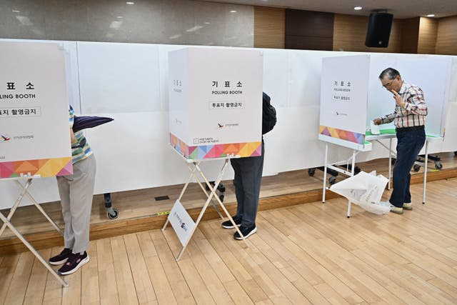 <p>South Koreans vote at a polling station in Seoul</p>