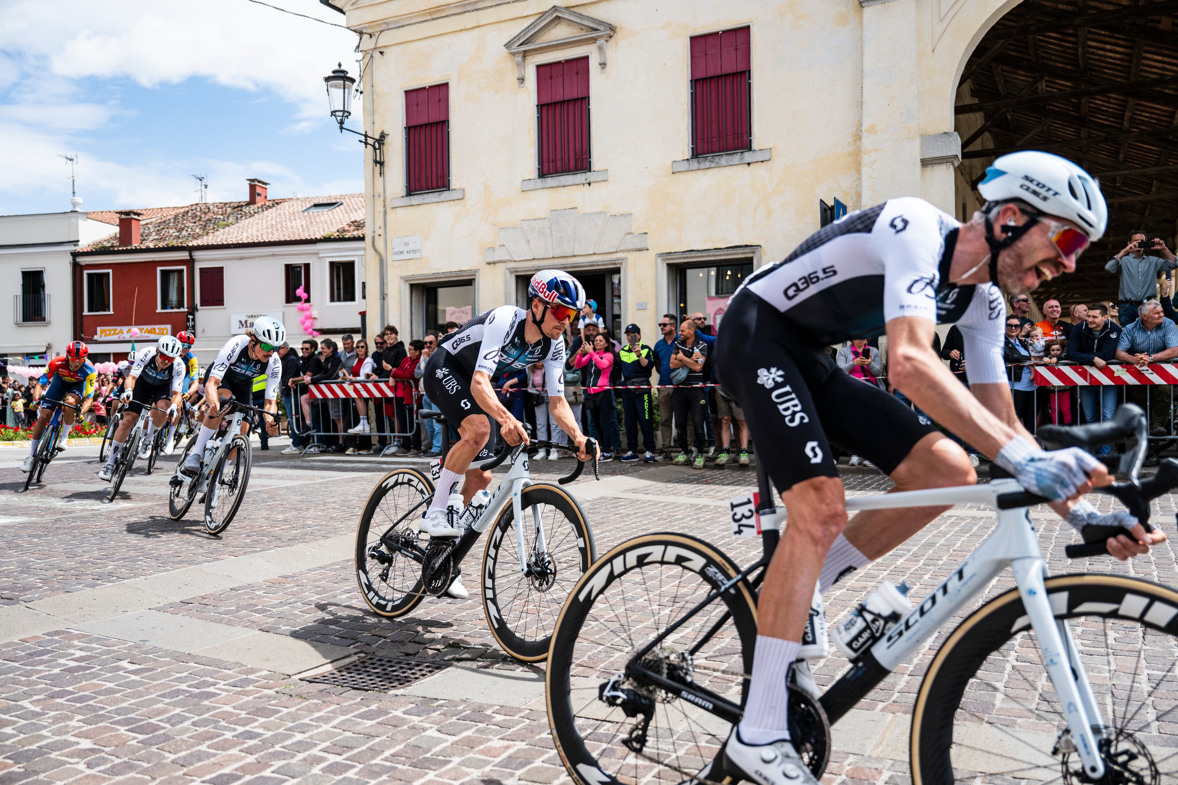 Q36.5 erhielt eine Wildcard -Einladung von Giro d'Italia, Italien,