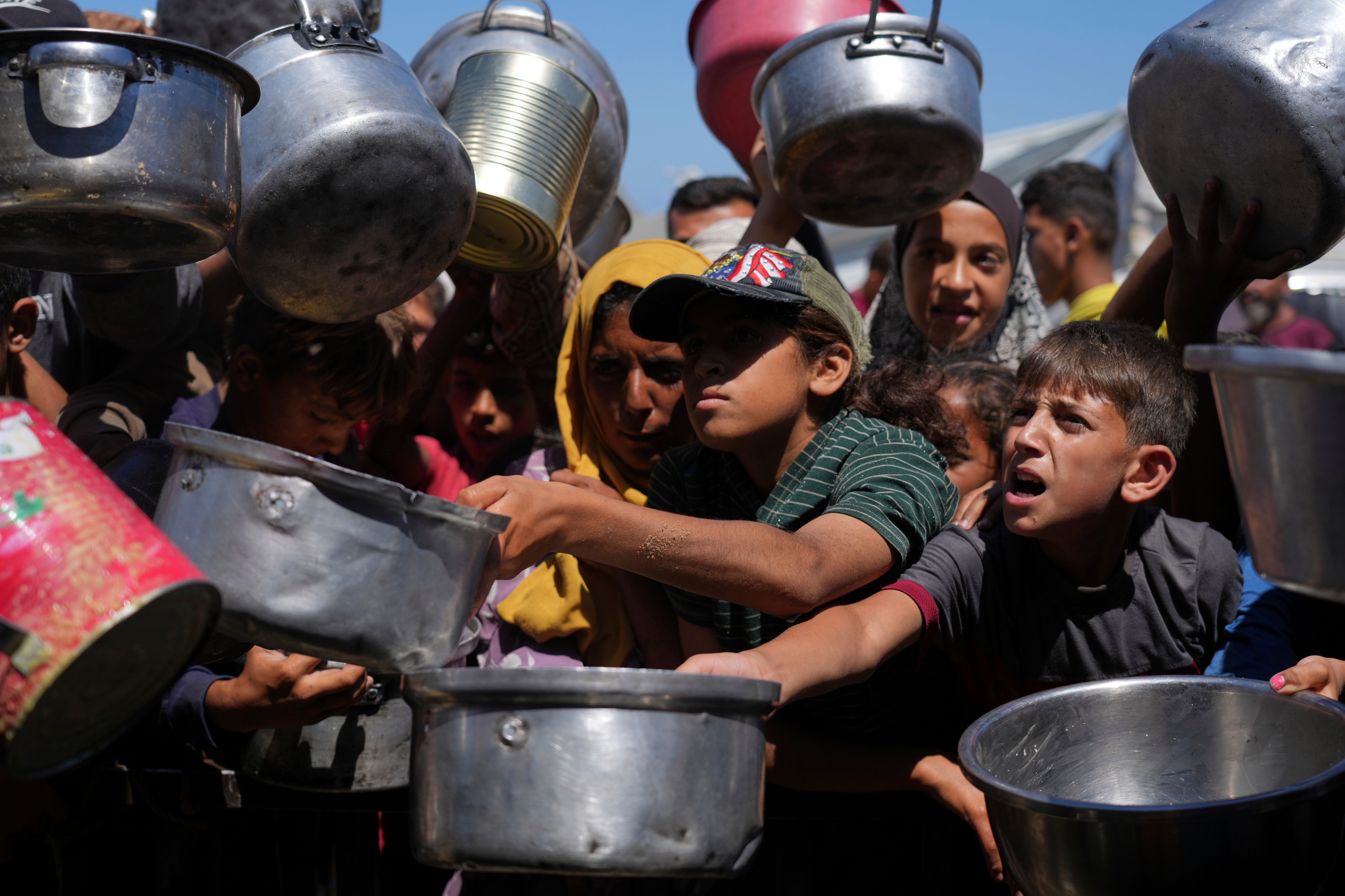 Desperate Palestinians seek food at the Distribution Center in Khan Younis, in the southbound trail of Gaza