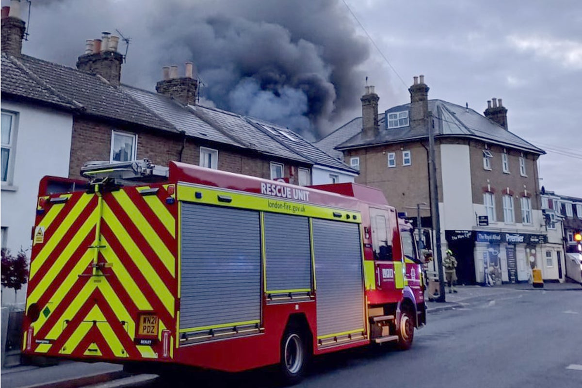 Londoners warned to keep doors and windows closed after 70 firefighters rush to Erith blaze