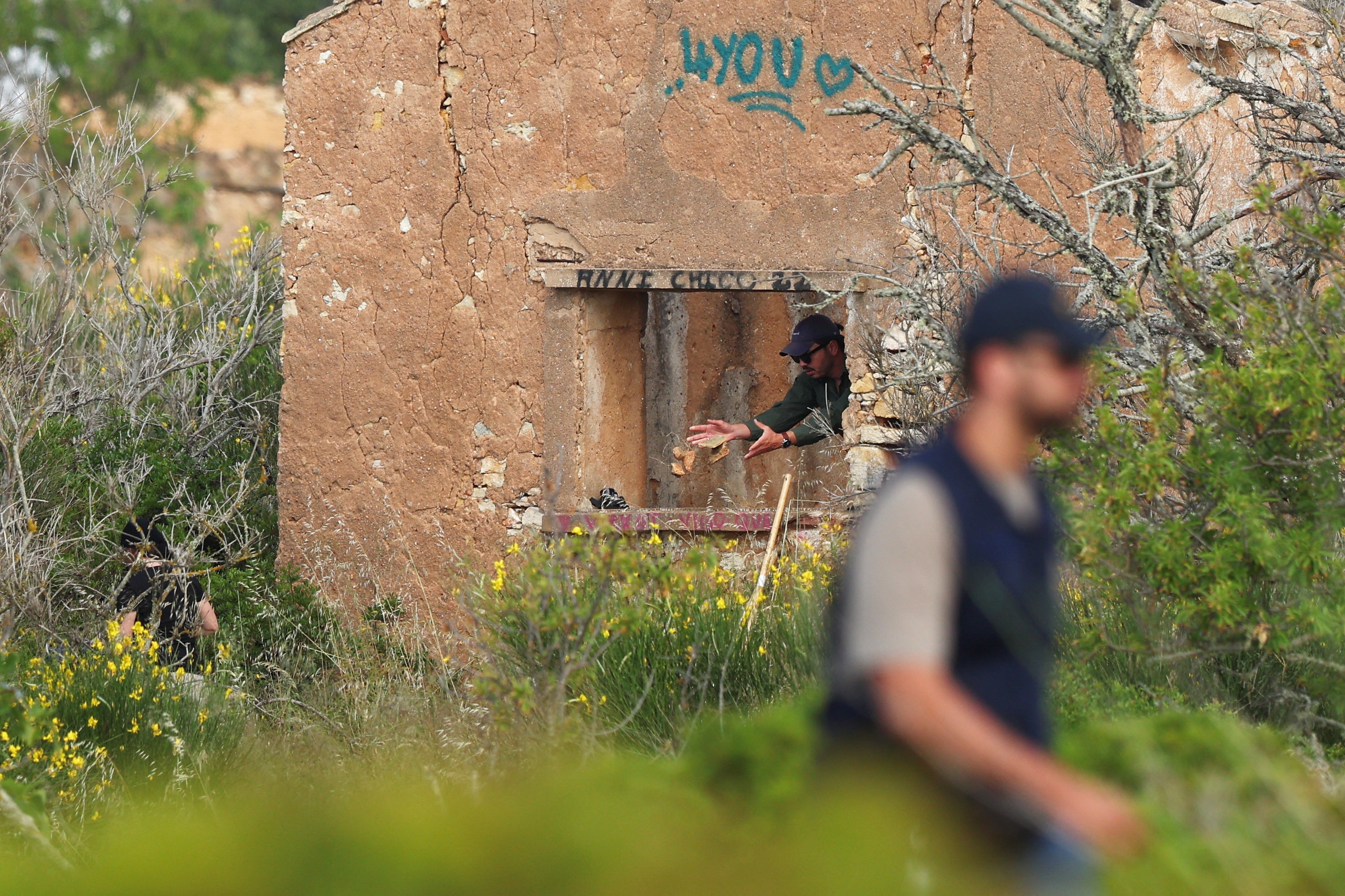 Madeleine McCann search latest: Neighbour recalls 'angry' suspect's rows while police ramp up hunt for missing girl | The Independent