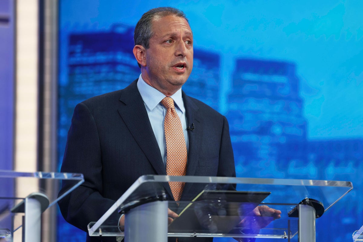 Brad Lander, NYC comptroller and mayoral candidate, is arrested outside immigration court
