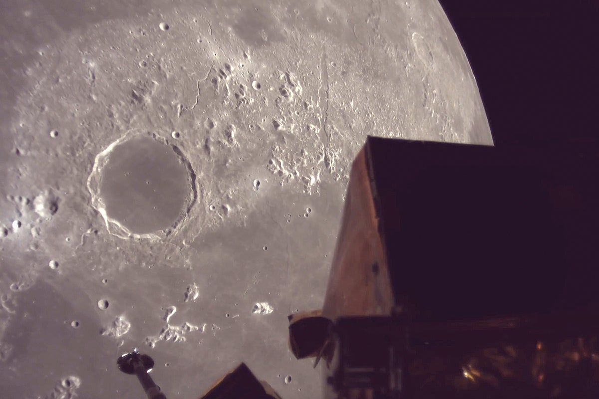 Private Japanese lunar lander heads toward a touchdown in the moon's far north