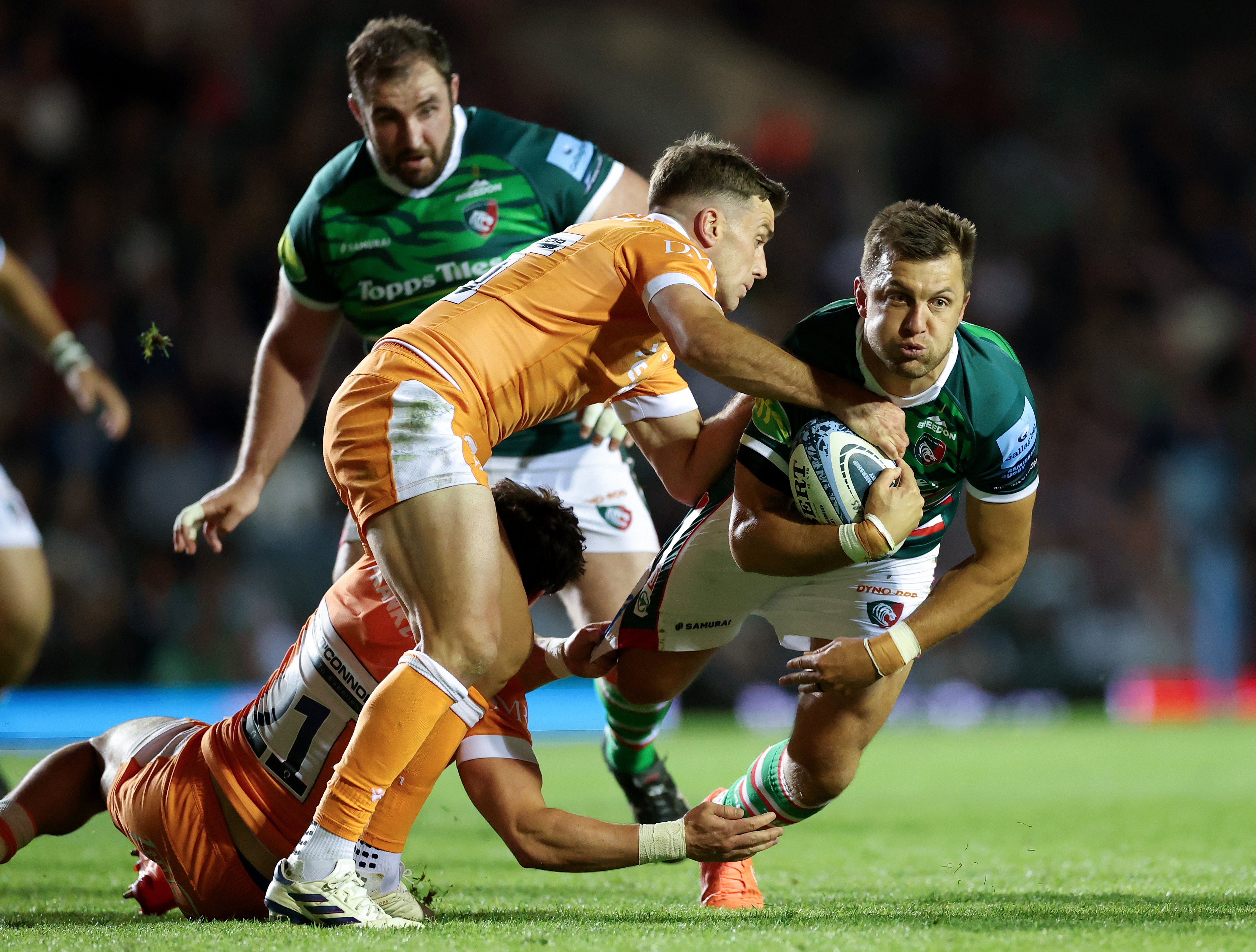 Handre Pollard (à direita) e George Ford vão frente a frente na semifinal de Leicester contra a venda