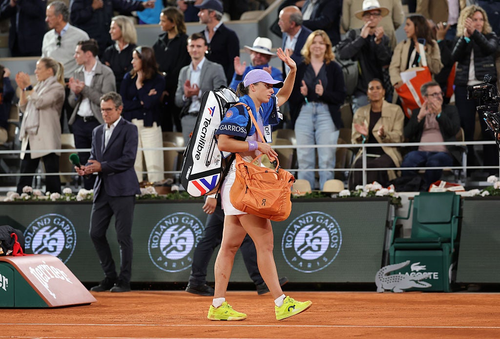 Swiatek waves to the crowd after defeat in the semi-finals