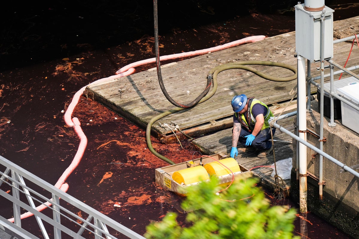 Crews clean up 2,000-gallon fuel spill in Baltimore's harbor