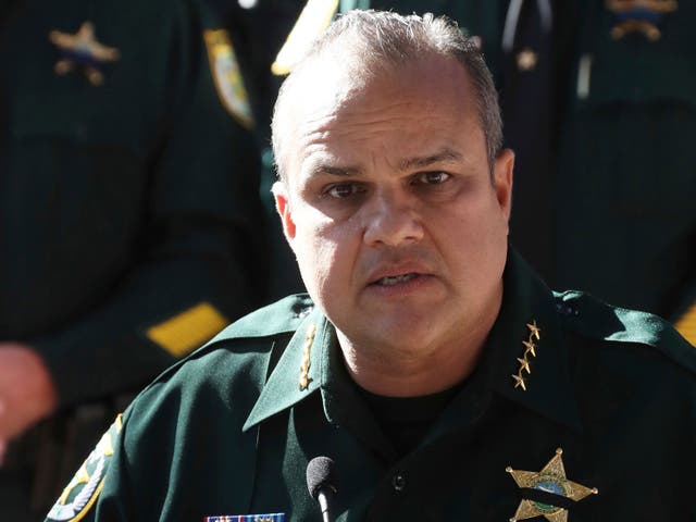 FLORIDA JEFE POLICIAL ARRESTADO