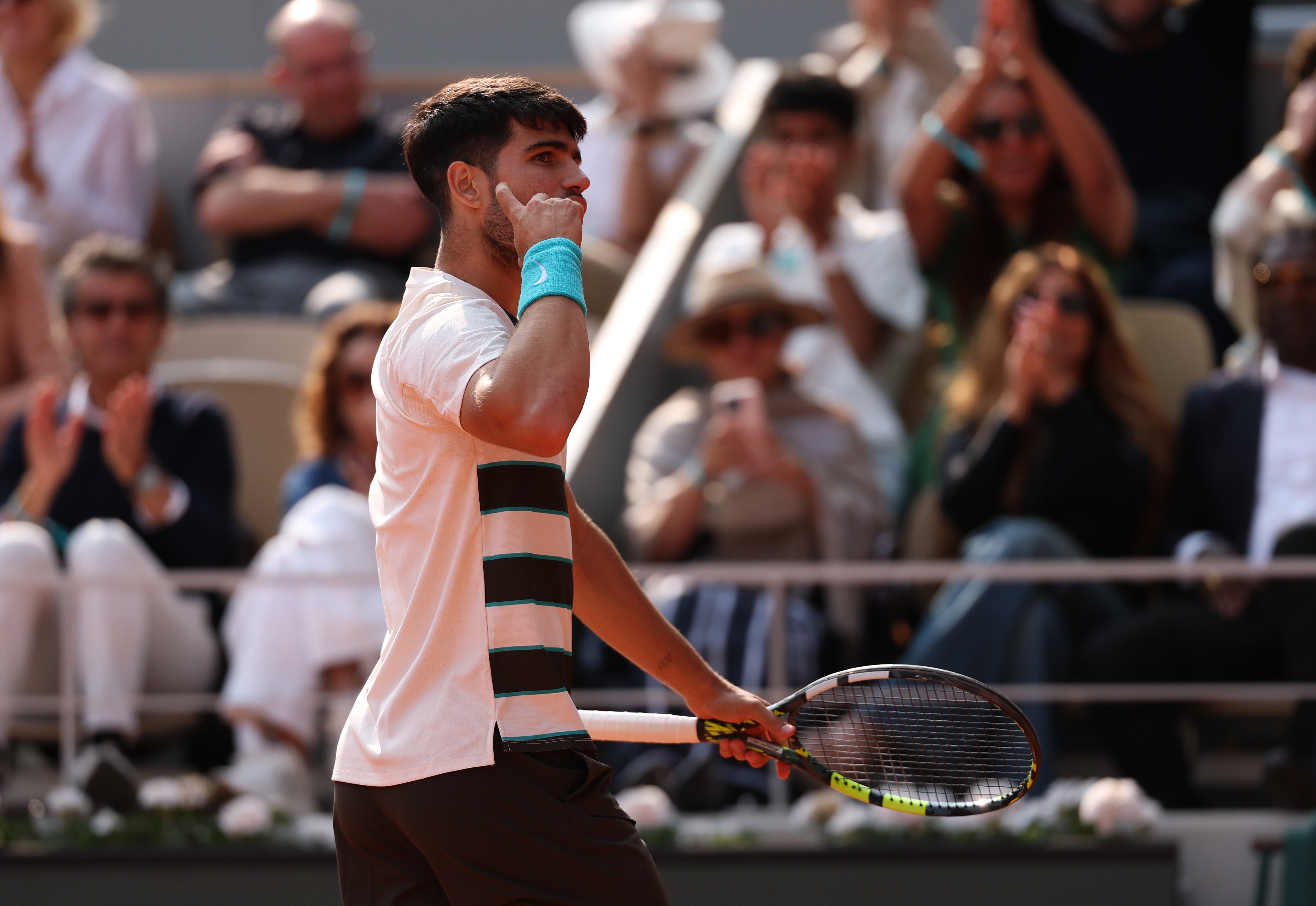 Carlos Alcaraz forces a fourth set against Jannik Sinner