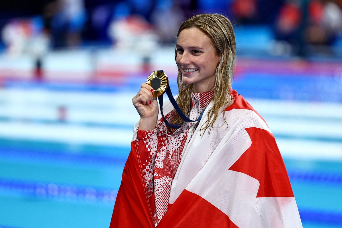 Summer McIntosh shatters world record with stunning freestyle swim Summer McIntosh shatters world record with stunning freestyle swim