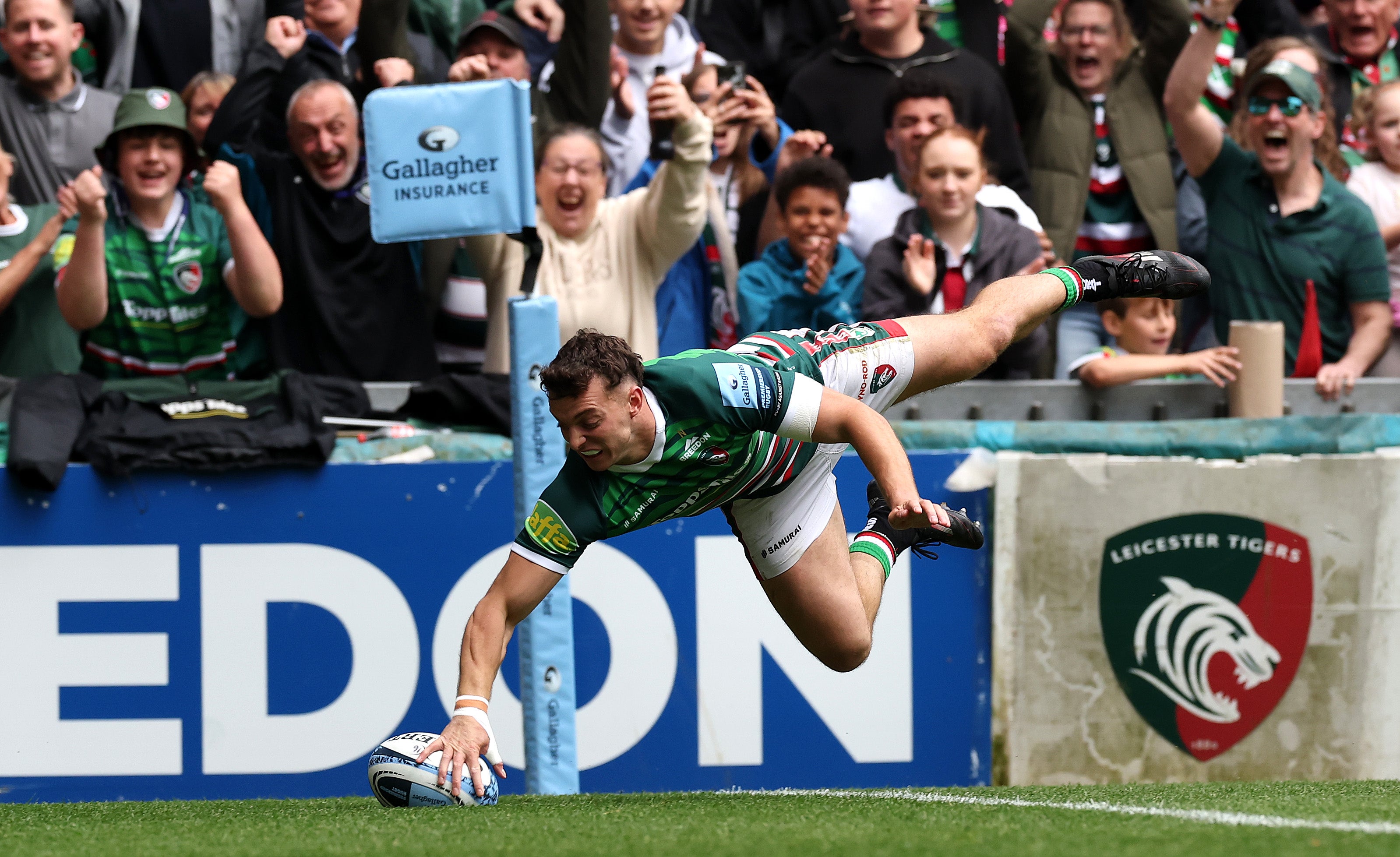 Two-try Adam Radwan produced an acrobatic finish