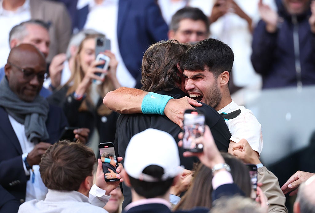 Alcaraz celebrates his victory with coach Juan Carlos Ferrero.