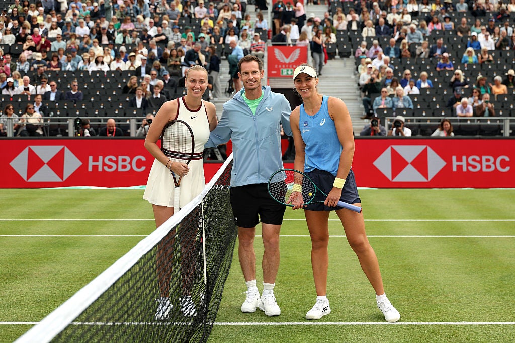 O ex -campeão de Wimbledon Petra Kvitova e Beatriz Haddad Maia foram os primeiros a tocar na nova arena Andy Murray