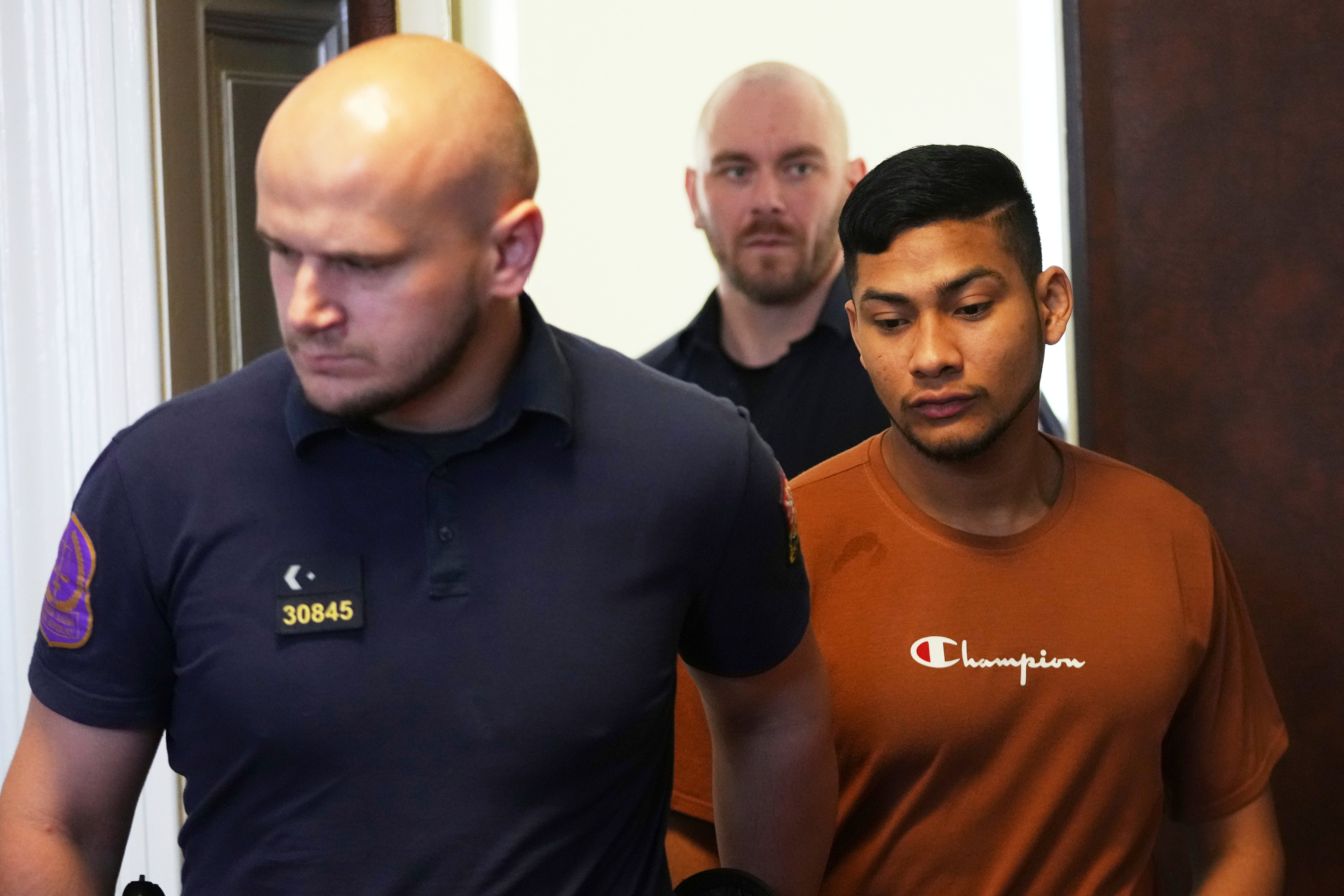 R CHECA INCENDIO COLOMBIANO ACUSADO