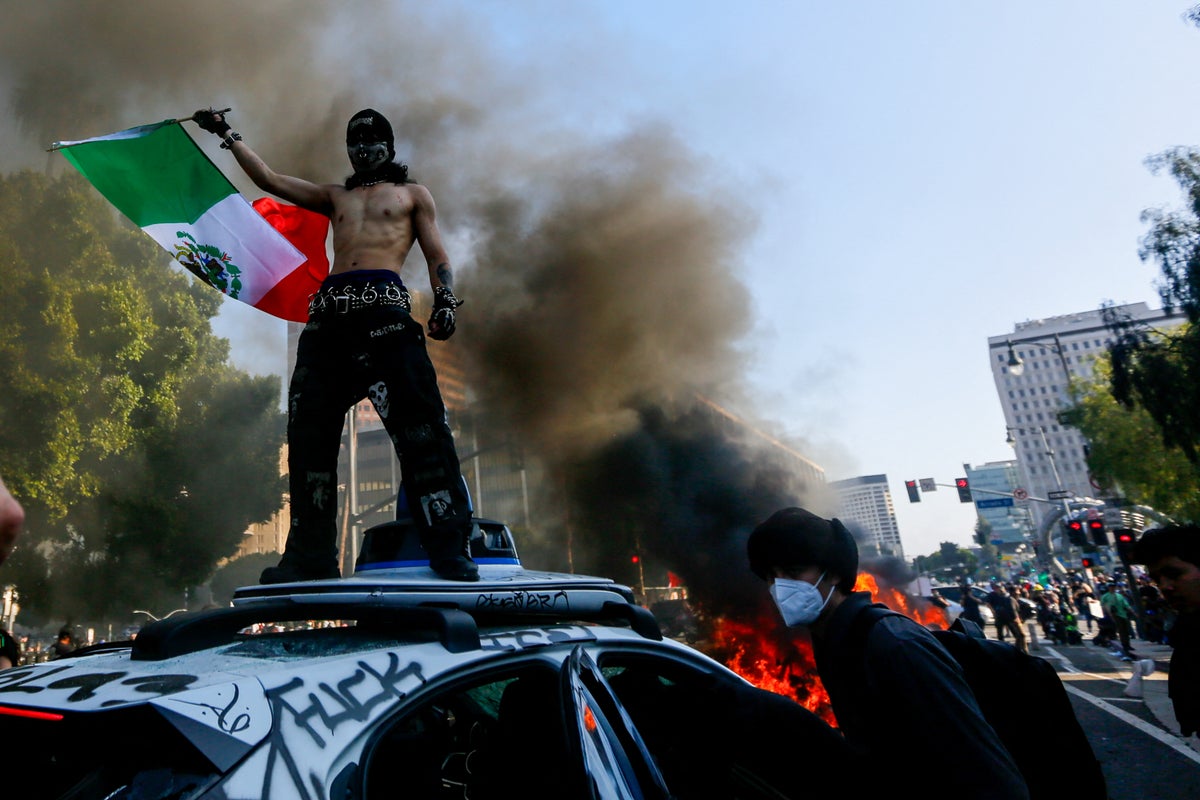 How the Mexican flag became the symbol of the LA protests How the Mexican flag became the symbol of the LA protests