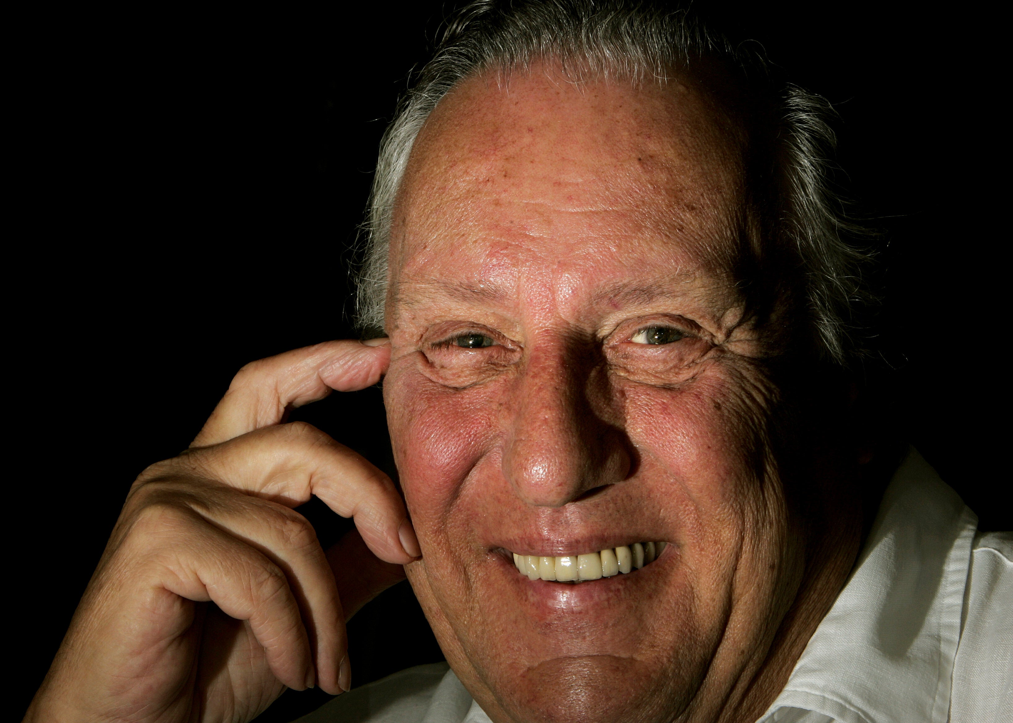 FREDERICK FORSYTH-DECESO