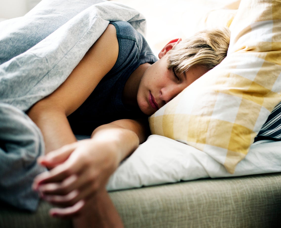 The American Academy of Sleep Medicine recommends that teens between the ages of 13 and 18 years old sleep between eight and 10 hours on a regular basis. Doing so is associated with better health outcomes