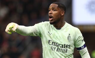 AC Milan are set to hold contract talks with Maignan