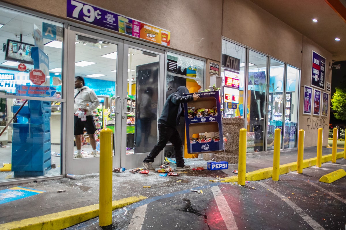 Looters in LA are targeting the city’s jewelry district as cops are preoccupied with ICE protests
