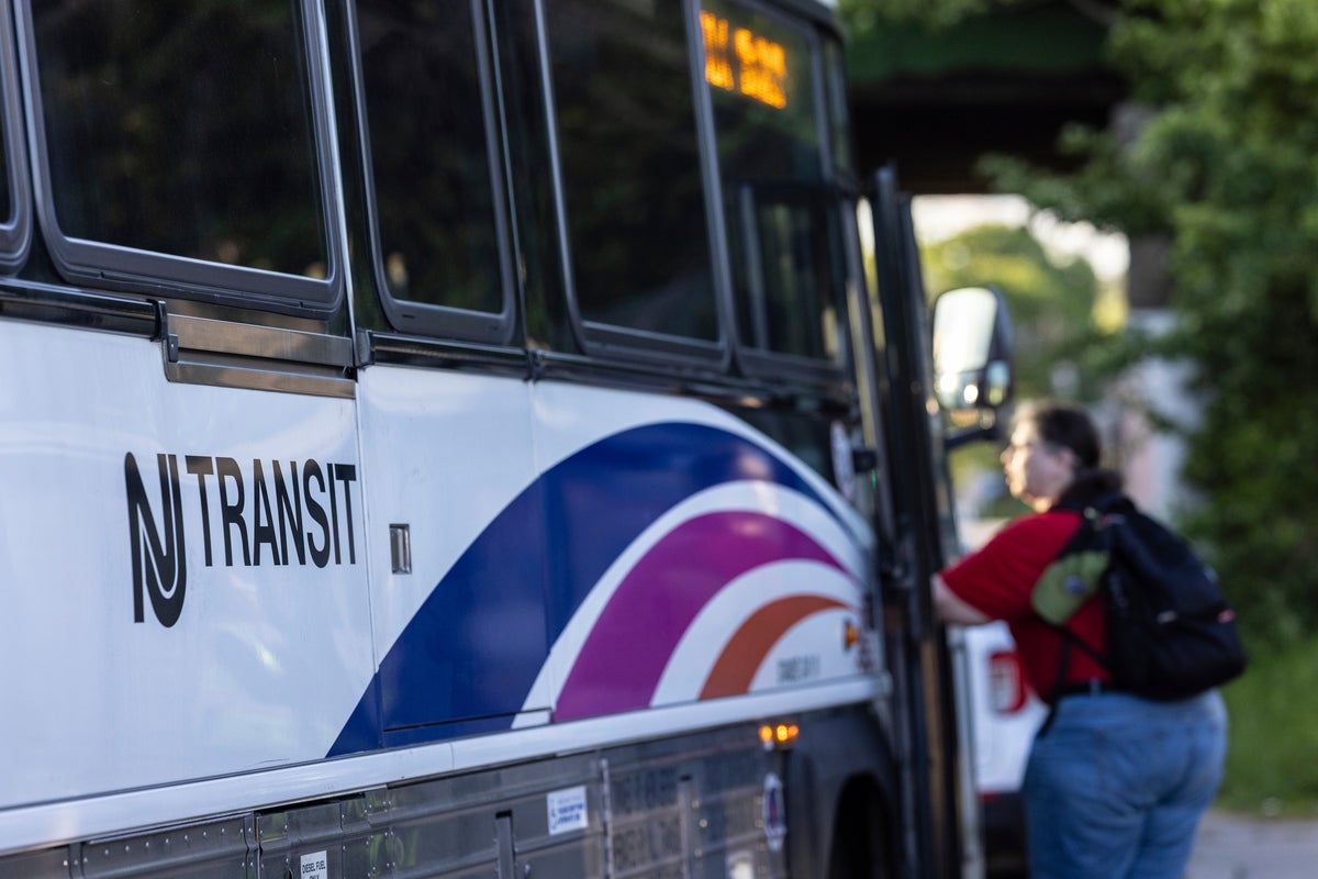 New Jersey Transit train engineers OK tentative deal that ended strike which had halted NYC routes
